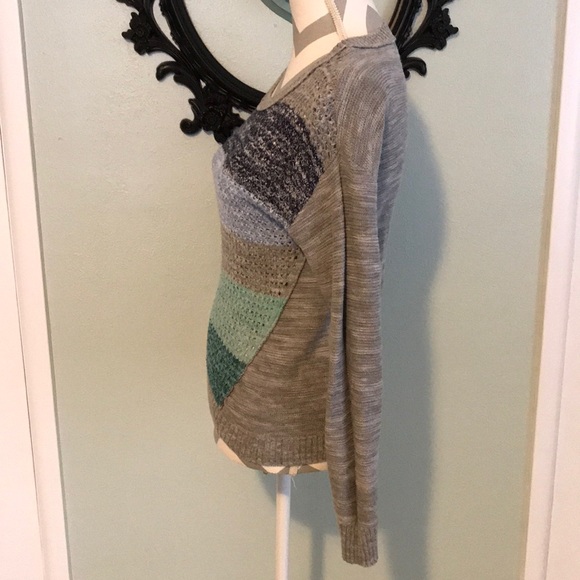 Stylish multi colored sweater - Picture 2 of 4